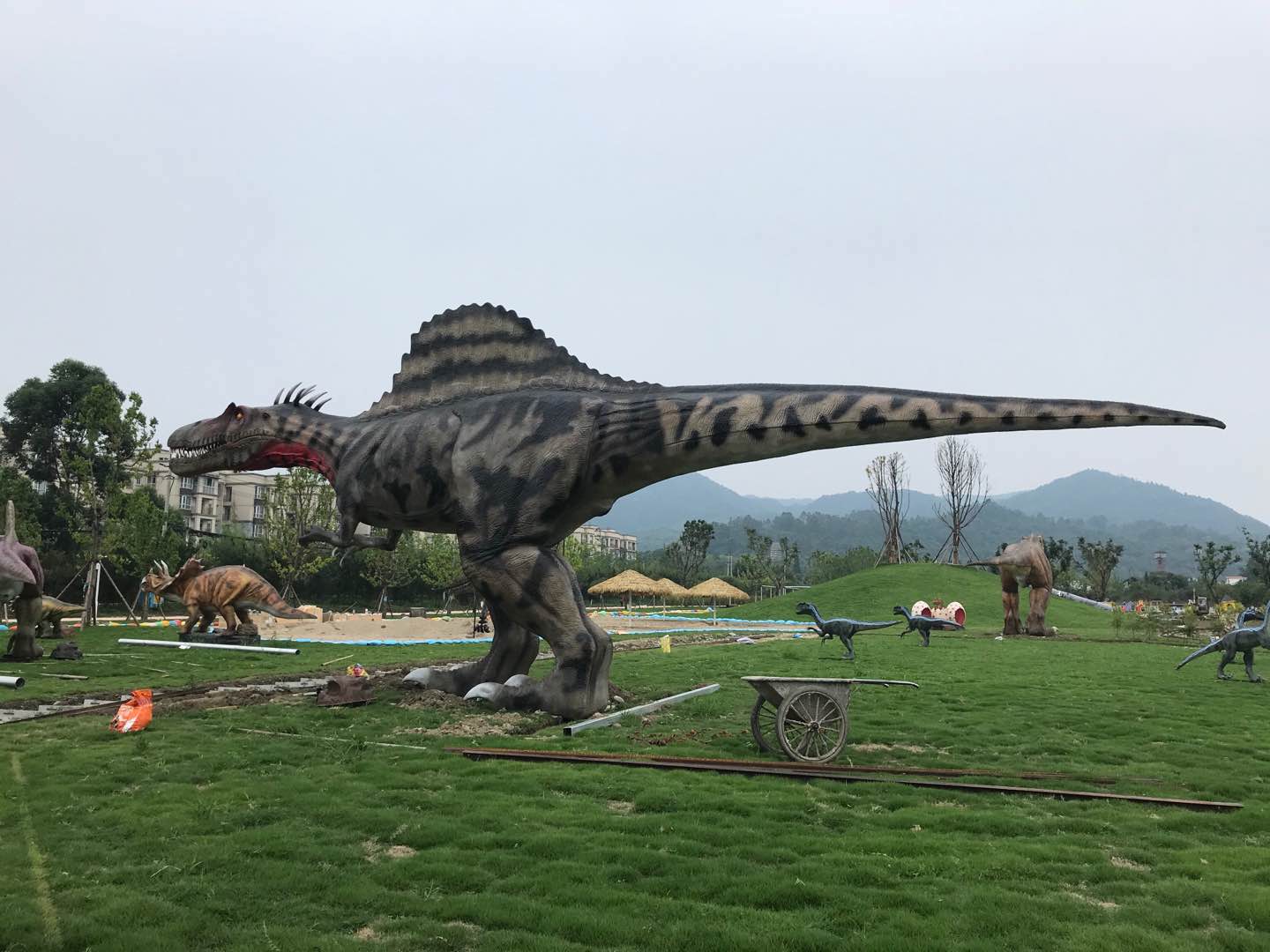 彭州科普展，仿真恐龙和仿真昆虫安装完成